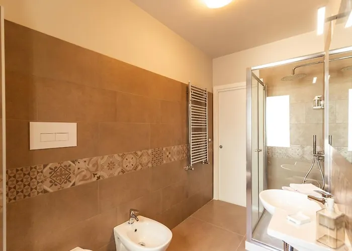 Neapolitan Skyscraper * نابولي